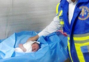 تولد نوزاد عجول در اورژانس ١١۵ کاخک در روز جهانی ماما